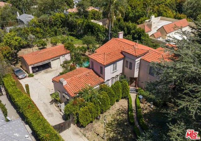 Photo 4 of Sale Pending at 160 N Cliffwood Ave, Los Angeles, CA 90049 | MLS# 26840569 | Listing updated on 2026-07-10