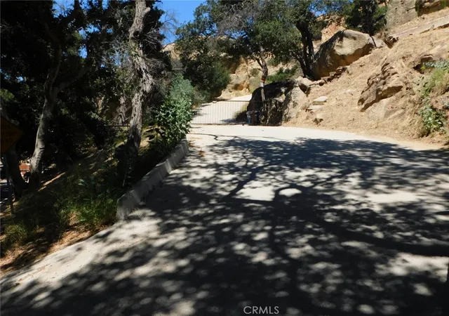 2nd image of 476 Box Canyon Rd, Canoga Park, CA 91304 | MLS# SR26132513