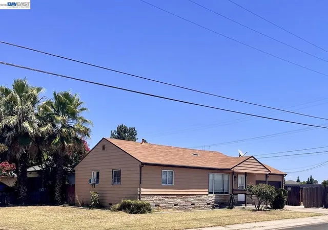 1st image of 1003 Trinity St, Manteca, CA 95336 | MLS# 41138648