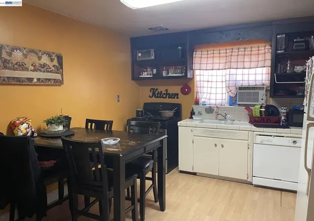 3rd image of 1003 Trinity St, Manteca, CA 95336 | MLS# 41138648