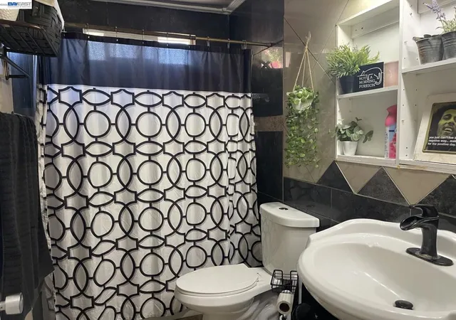 4th image of 1003 Trinity St, Manteca, CA 95336 | MLS# 41138648