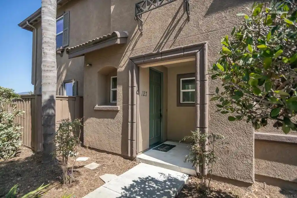 Listing Photo 1 - Condo for sale in 425 S Meadowbrook Dr located at 425 S Meadowbrook Dr, San Diego, CA 92114 - Unit #123