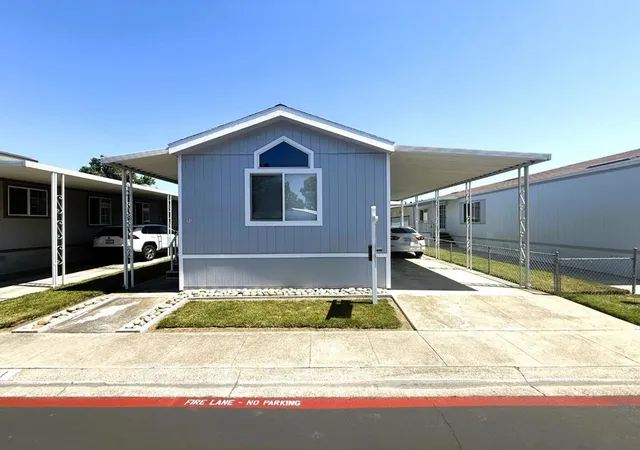 Photo 1 of Manufactured home for sale at 1358 Oakland Rd #121, San Jose, CA 95112 | MLS# ML82051360 | Listing updated on 2026-10-12