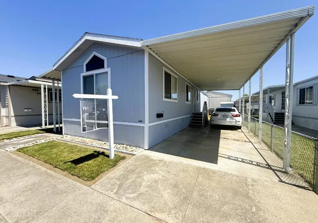 Photo 2 of Manufactured home for sale at 1358 Oakland Rd #121, San Jose, CA 95112 | MLS# ML82051360 | Listing updated on 2026-10-12