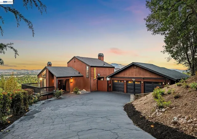 Photo 1 of Sale Pending at 15 Surmont Ct, Lafayette, CA 94549 | MLS# 41138669 | Listing updated on 2026-07-10