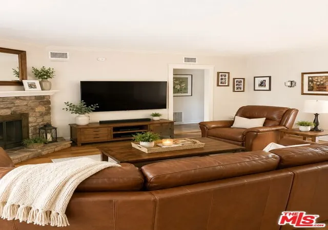 2nd image of 10841 Wescott Ave, Sunland, CA 91040 | MLS# 26837379