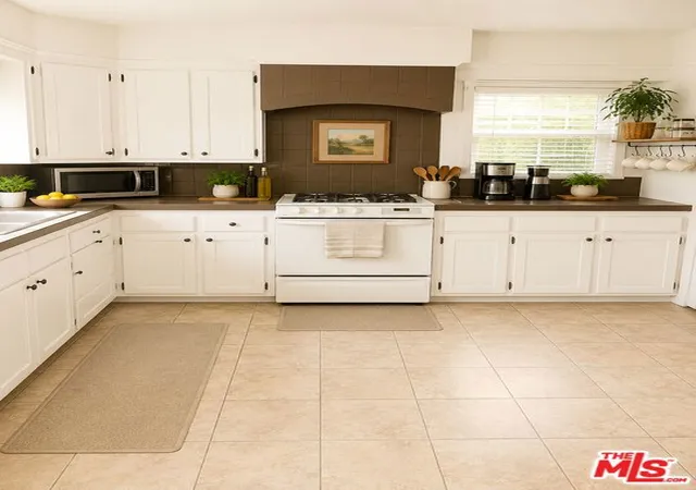 5th image of 10841 Wescott Ave, Sunland, CA 91040 | MLS# 26837379