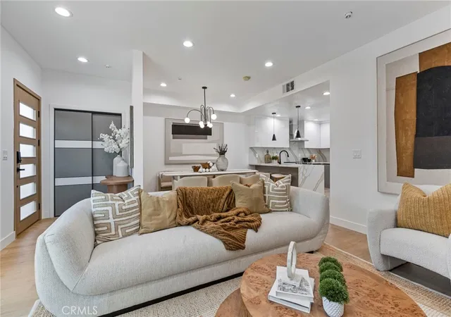 3rd image of 1014 W 223Rd St #4, Torrance, CA 90502 | MLS# PW26132695