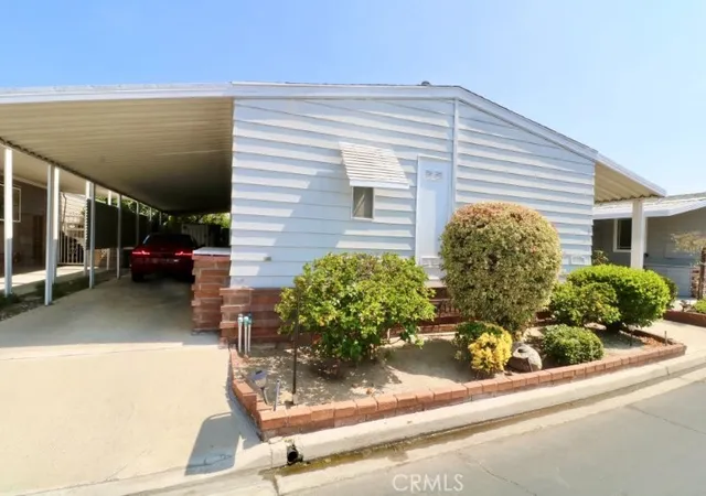 Photo 4 of Manufactured home for sale at 14039 Lake Glen Dr #67, La Mirada, CA 90638 | MLS# OC26132709 | Listing updated on 2026-10-06