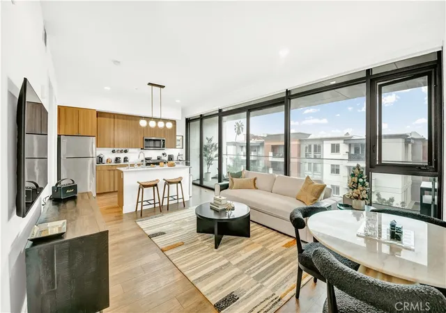 1st image of 709 E Walnut St #415, Pasadena, CA 91101 | MLS# AR26132677