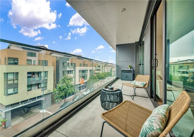 3rd image of 709 E Walnut St #415, Pasadena, CA 91101 | MLS# AR26132677