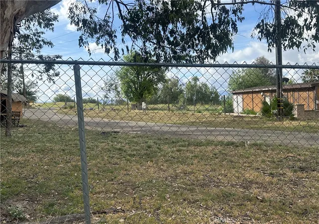 3rd image of 425 Arrowhead Ave, San Bernardino, CA 92404 | MLS# IV26131462
