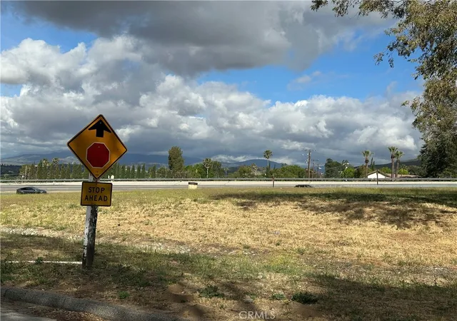 5th image of 425 Arrowhead Ave, San Bernardino, CA 92404 | MLS# IV26131462
