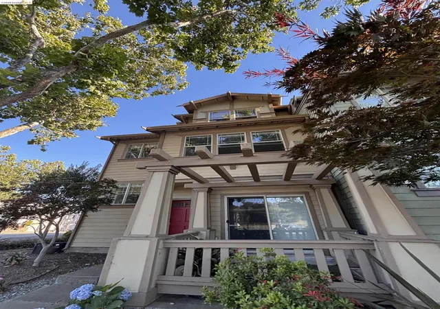 Photo 1 of Townhouse for sale at 659 Macarthur Blvd, San Leandro, CA 94577 | MLS# 41138701 | Listing updated on 2026-09-11