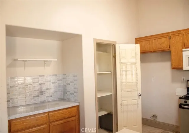 Photo 3 of Single family home for sale at 124 Old Drovers Ln, Bakersfield, CA 93307 | MLS# HD26132873 | Listing updated on 2026-06-21