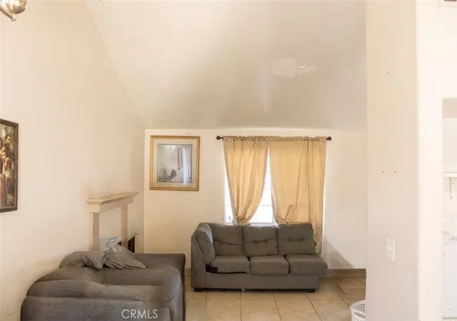Photo 4 of Single family home for sale at 124 Old Drovers Ln, Bakersfield, CA 93307 | MLS# HD26132873 | Listing updated on 2026-06-21