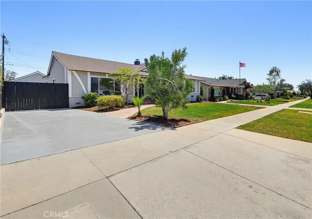 Photo 3 of Single family home for sale at 1532 E Old Badillo, Covina, CA 91724 | MLS# CV26133036 | Listing updated on 2026-10-05