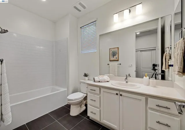 Photo 4 of Townhouse for sale at 5885 Cadence Ave, Dublin, CA 94568 | MLS# 41138729 | Listing updated on 2026-09-22