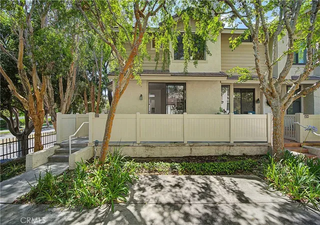 Photo 1 of Townhouse for sale at 2615 Plz Del Amo #633, Torrance, CA 90503 | MLS# SB26099106 | Listing updated on 2026-10-04