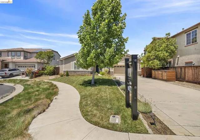 Photo 3 of Sale Pending at 6432 Laurel Crk Pl, Livermore, CA 94551 | MLS# 41138740 | Listing updated on 2026-09-20