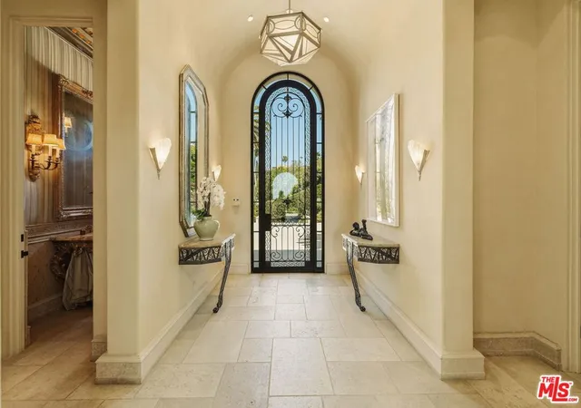 Homes for sale in Beverly Hills, CA | 1140 Laurel Wy, Beverly Hills, CA 90210 | MLS# 26775691