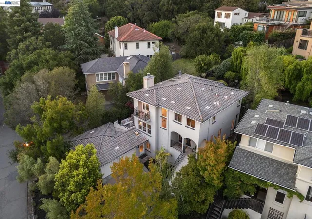 1st image of 1028 Aquarius Way, Oakland, CA 94611 | MLS# 41138753