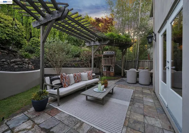 4th image of 1028 Aquarius Way, Oakland, CA 94611 | MLS# 41138753
