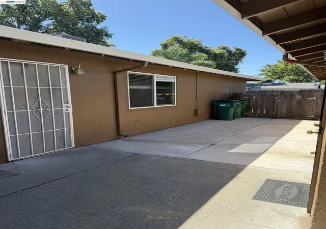 4th image of 722 E Swain Rd, Stockton, CA 95207 | MLS# 41138795
