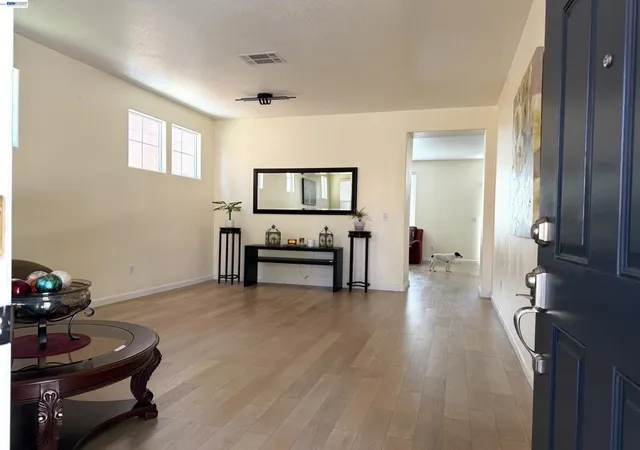 Photo 2 of Single family home for sale at 1116 Cunningham St, Vallejo, CA 94590 | MLS# 41138812 | Listing updated on 2026-09-09