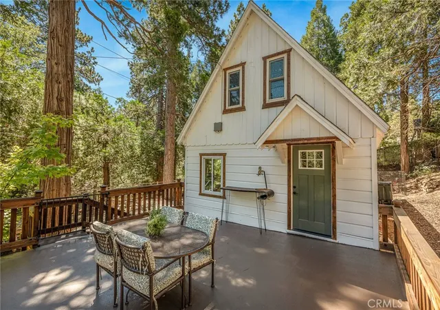 2nd image of 27689 Rim Of The World Dr, Lake Arrowhead, CA 92352 | MLS# IG26133007