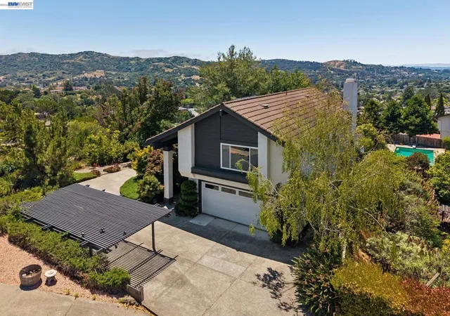 3rd image of 4618 Setting Sun Dr, El Sobrante, CA 94803 | MLS# 41138830