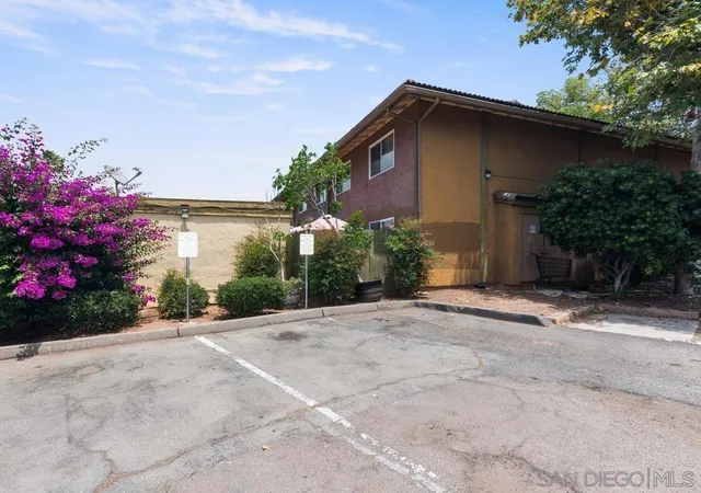 2nd image of 2094 E Grand Ave #7, Escondido, CA 92027 | MLS# 260014838SD