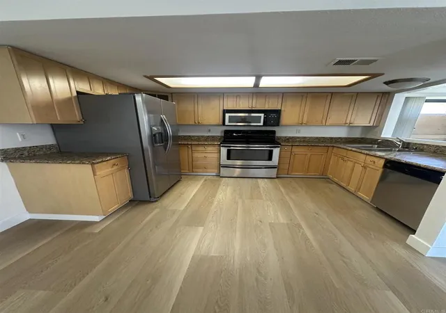 Photo 4 of Townhouse for sale at 569 S Mollison #G, El Cajon, CA 92020 | MLS# PTP2604691 | Listing updated on 2026-09-04