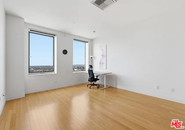 3rd image of 3810 Wilshire Blvd #1609, Los Angeles, CA 90010 | MLS# 26849569