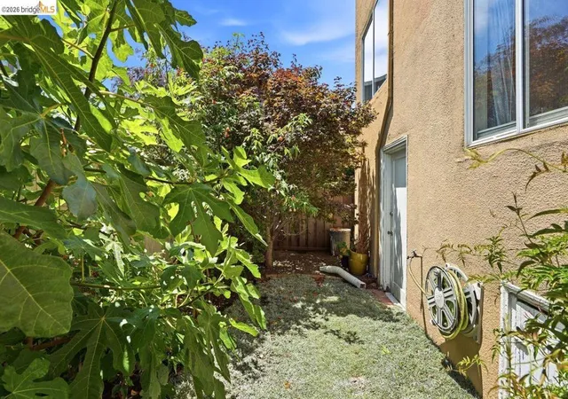2nd image of 1045 Stanford Ave, Emeryville, CA 94608