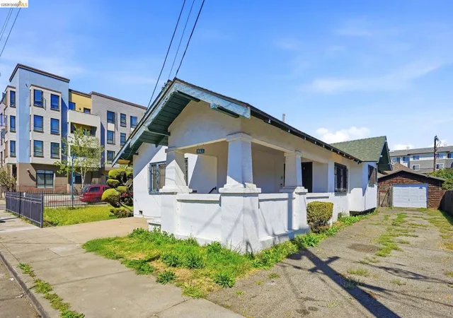 2nd image of 861 70th Ave, Oakland, CA 94621 | MLS# 41138846