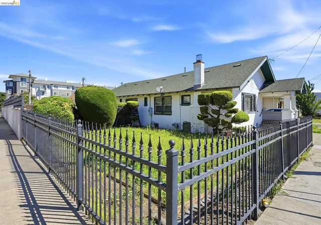 3rd image of 861 70Th Ave, Oakland, CA 94621 | MLS# 41138846