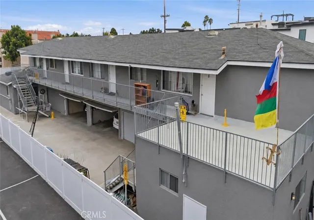 Listing Photo 5 - Condo for sale in building located at 2311 Vanderbilt Ln, Redondo Beach, CA 90278