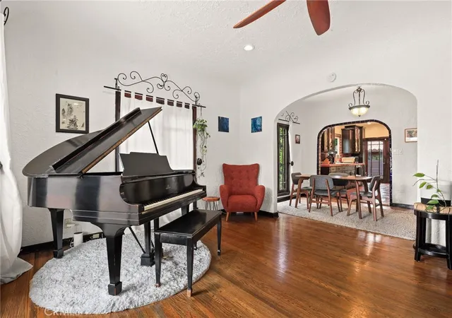 3rd image of 11232 Oxnard St, North Hollywood, CA 91606 | MLS# BB26132328