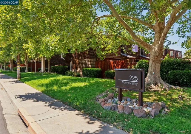 2nd image of 225 Mayhew Wy, Walnut Creek, CA 94597