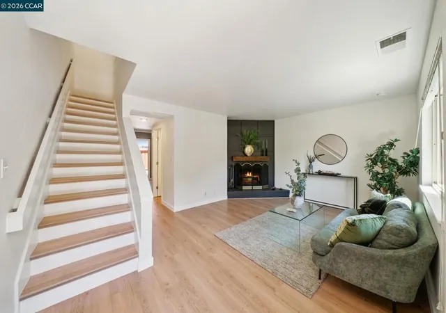 3rd image of 225 Mayhew Wy, Walnut Creek, CA 94597