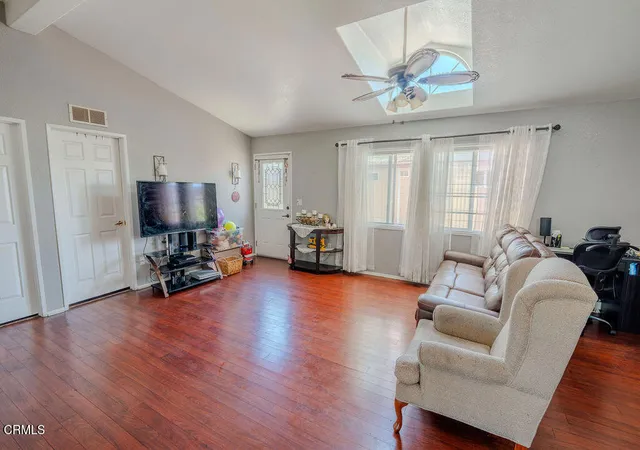 5th image of 205 E Driffill Blvd #137, Oxnard, CA 93030 | MLS# V1-37086