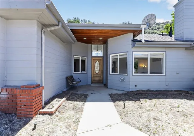 Photo 3 of Single family home for sale at 29560 Butterfield, Tehachapi, CA 93561 | MLS# SR26133326 | Listing updated on 2026-07-15