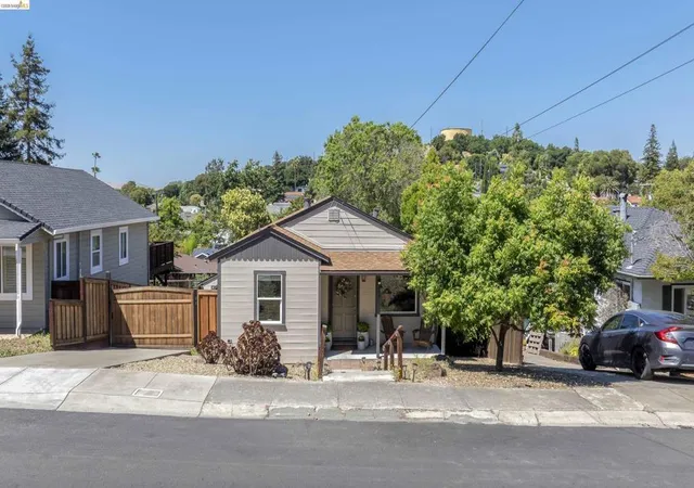 Homes for sale in Martinez, CA | 2001 Boynton Ave, Martinez, CA 94553 | MLS# 41138880