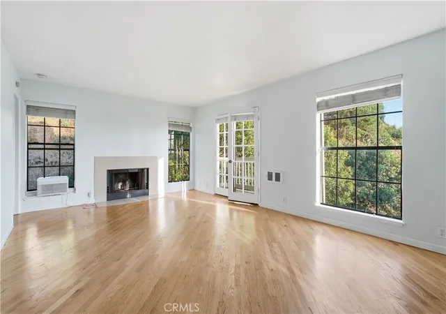 Listing Photo 5 - Condo for sale in building located at 3995 Hortensia, San Diego, CA 92110 - Unit #G8