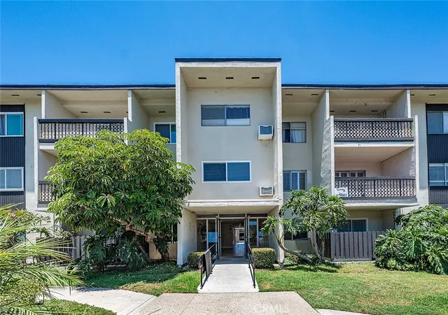 Photo 3 of Sale Pending at 12200 Montecito Rd #D319, Seal Beach, CA 90740 | MLS# RS26132728 | Listing updated on 2026-09-28