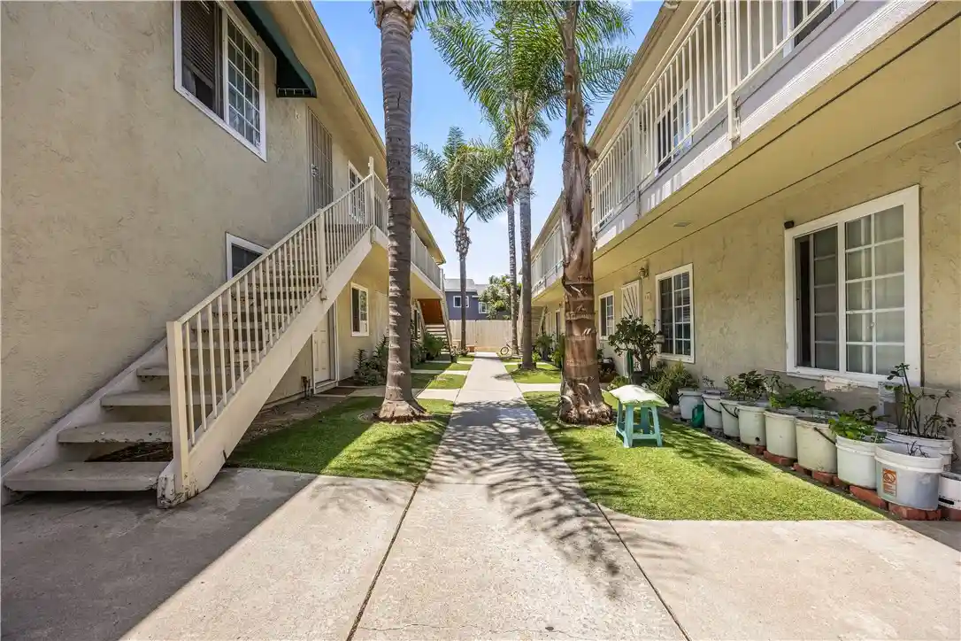 Listing Photo 2 - Condo for sale in 2217 Burroughs St located at 2217 Burroughs St, San Diego, CA 92111 - Unit 2217 Burroughs St