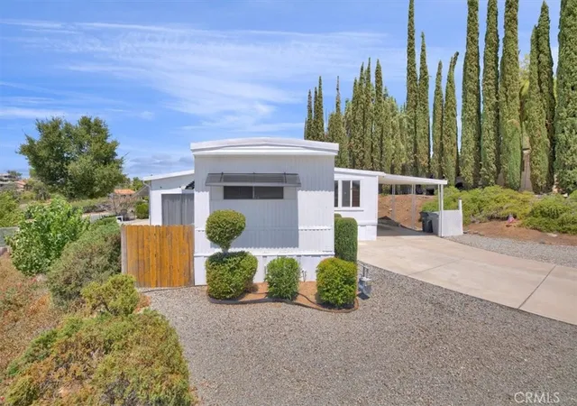 3rd image of 22780 Skylink Dr, Canyon Lake, CA 92587 | MLS# SW26133949