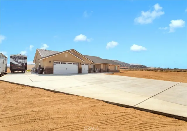 2nd image of 14825 Pela Rd, Apple Valley, CA 92307 | MLS# HD26133960