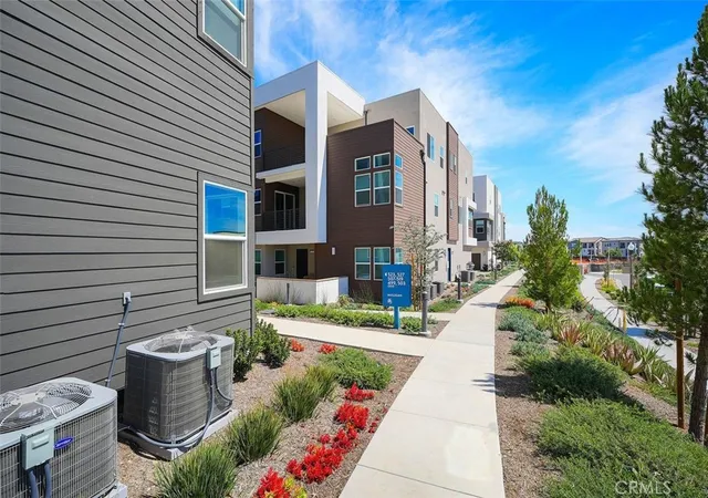 Listing Photo 3 - Condo for sale in building located at 523 Mulligan, Irvine, CA 92618